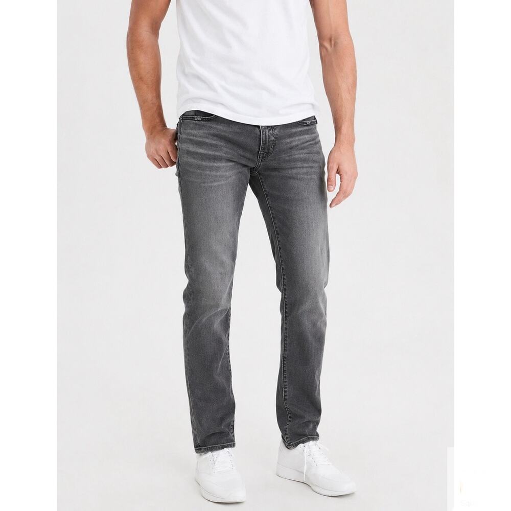 American Eagle Outfitters Men’s Slim Straight Jeans in Gray. Size 30x32.